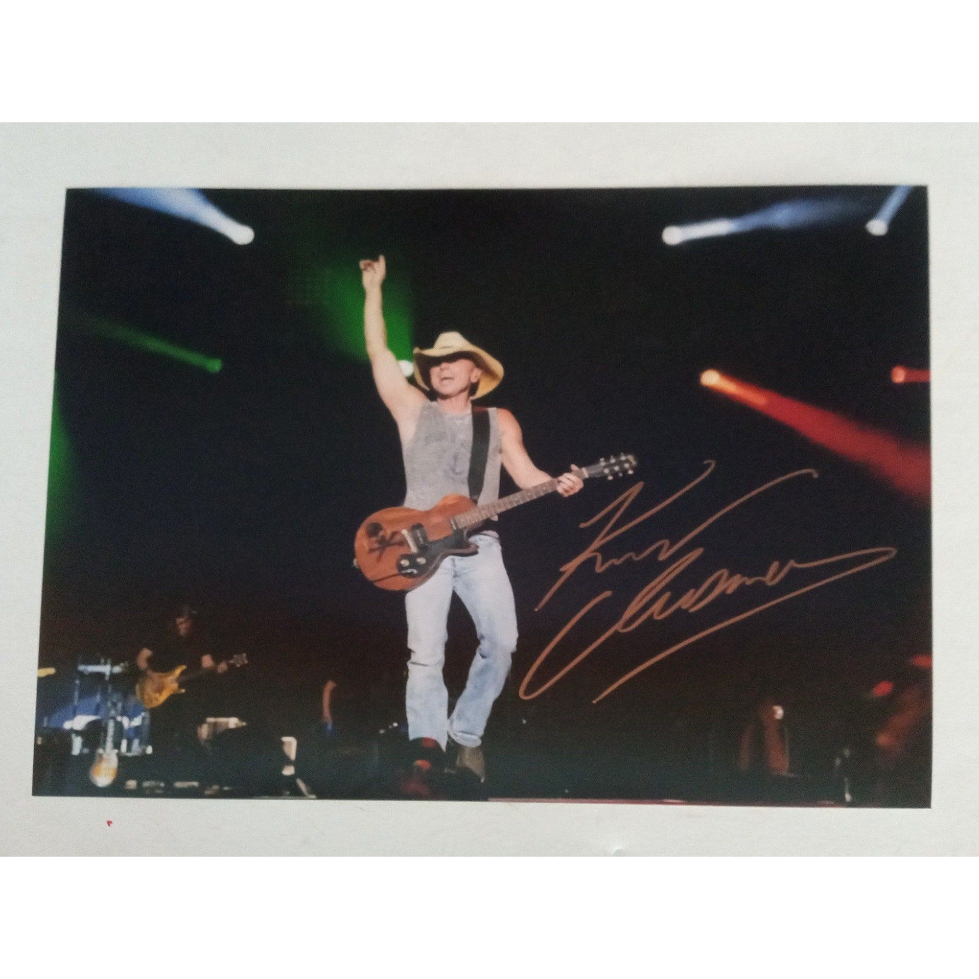 Kenny Chesney 8 x 10 photo signed with proof