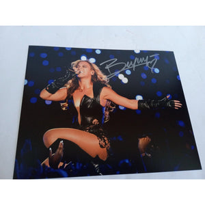 Beyonce Knowles 8 x 10 signed photo with proof