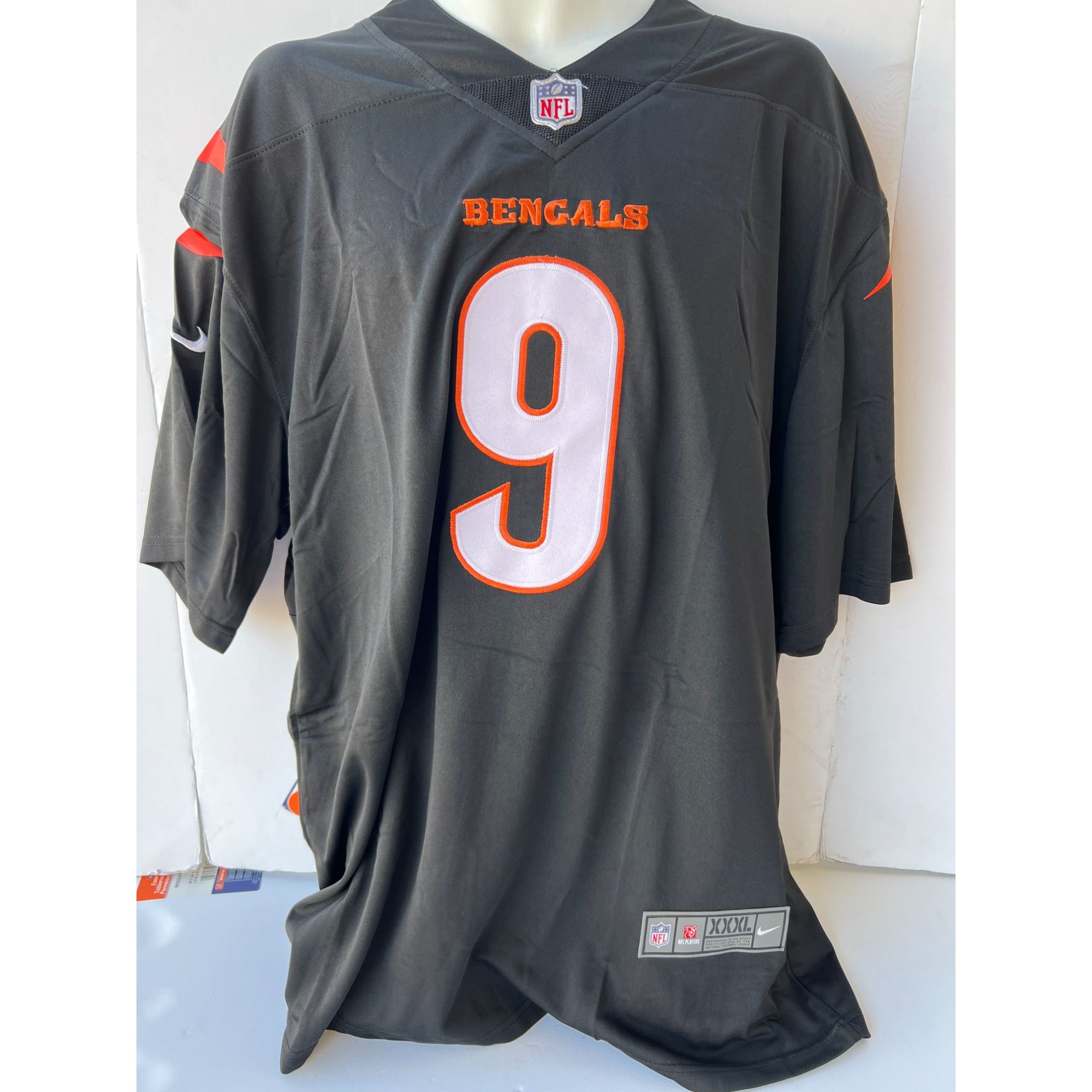 Awesome Artifacts Joe Burrow Cincinnati Bengals Game Model Jersey Signed with Proof by Awesome Artifact