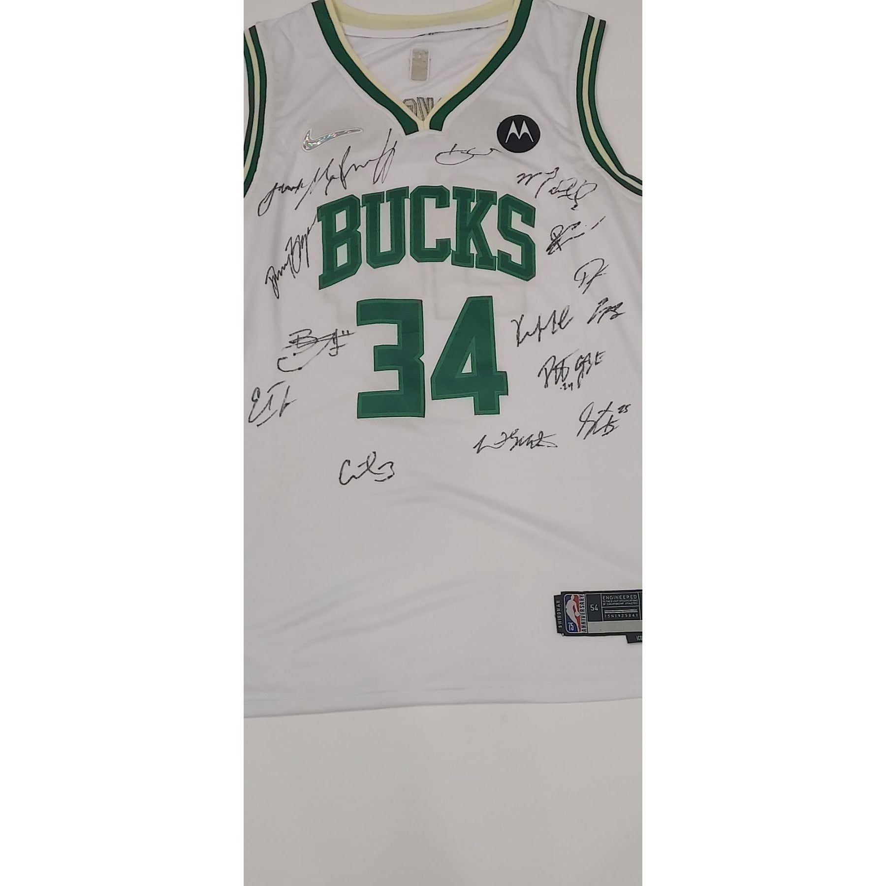 Giannis Antetokounmpo Milwaukee Bucks NBA champions 2020-21 team signed jersey with proof