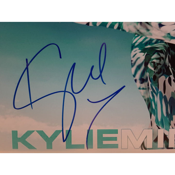 Kylie Minogue 8 x 10 signed photo - Awesome Artifacts 