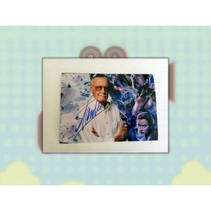 Stan Lee Marvel creator 5 x 7 photo signed with proof