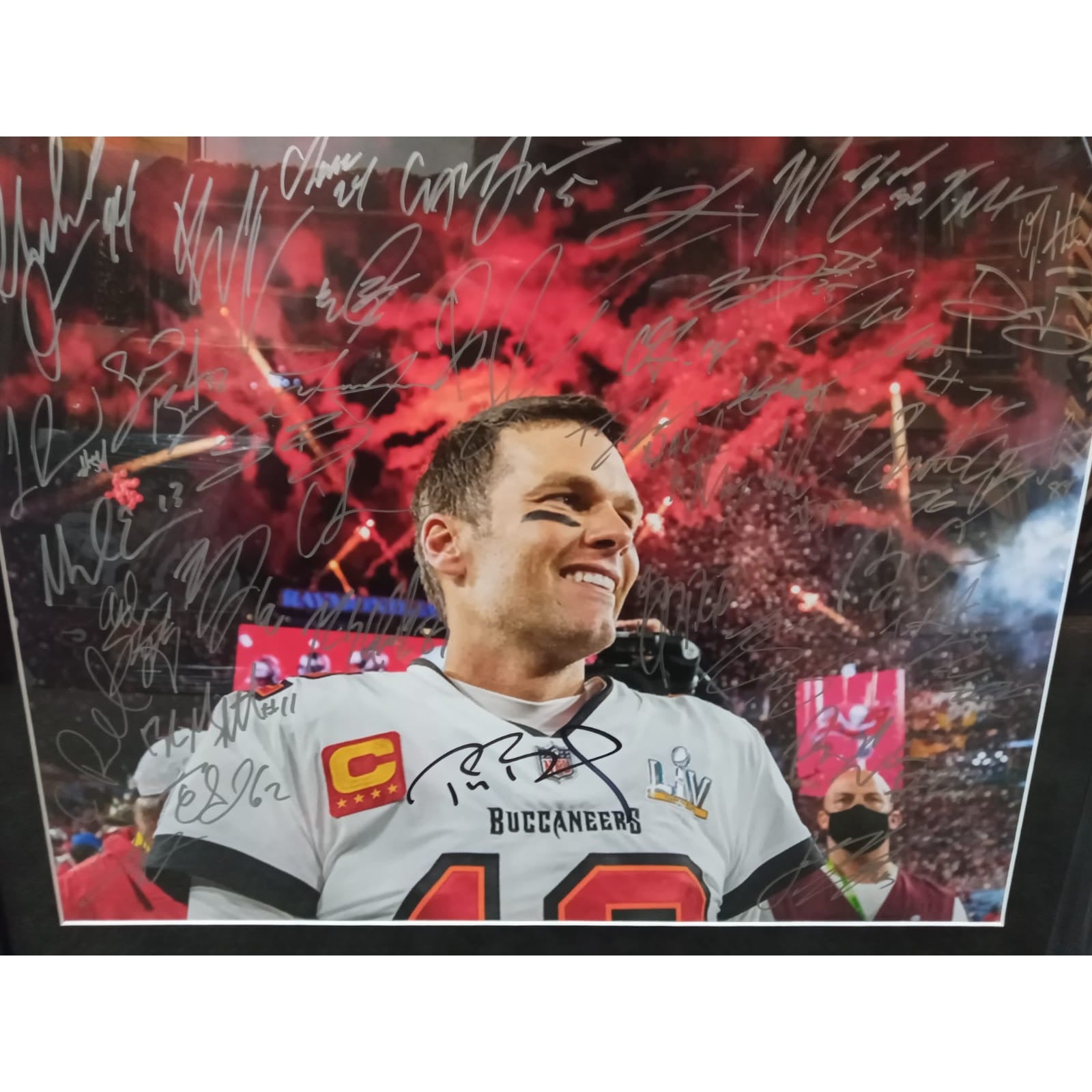 Tom Brady Tampa Bay Buccaneers Super Bowl champions team signed 16x20 photo framed signed with proof