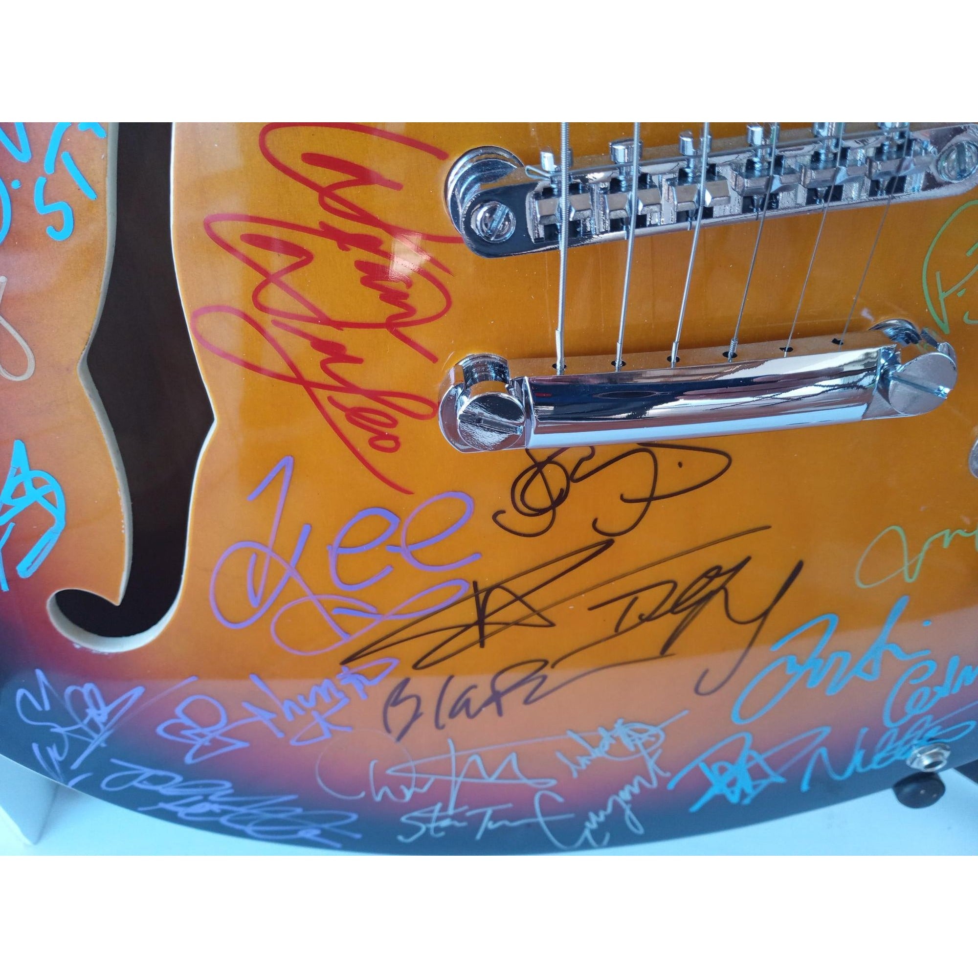 1990s Grunge Nirvana, Stone Temple Pilots, Pearl Jam, Soundgarden, Alice in Chains, One-of-a-Kind electric guitar signed with proof