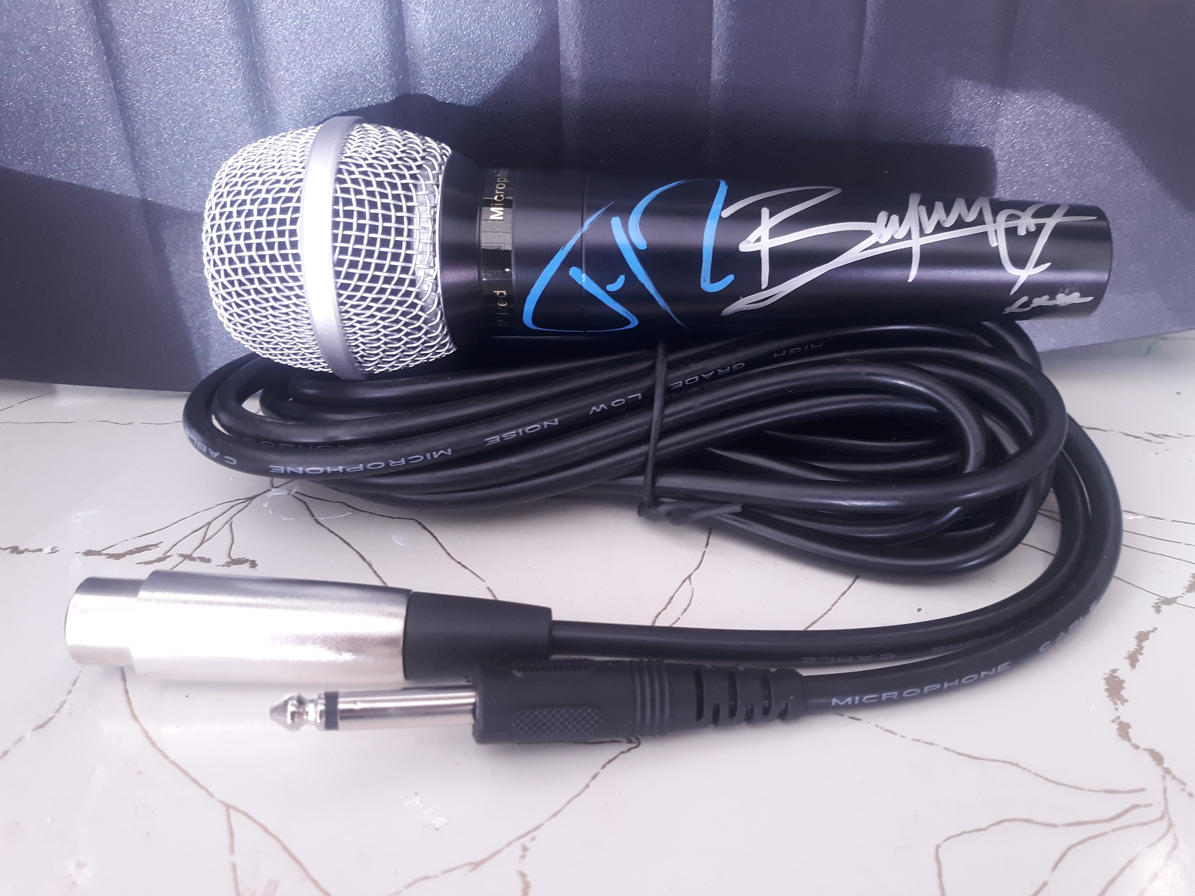 Beyonce Knowles, Sean Carver 'Jay-Z' signed microphone with proof