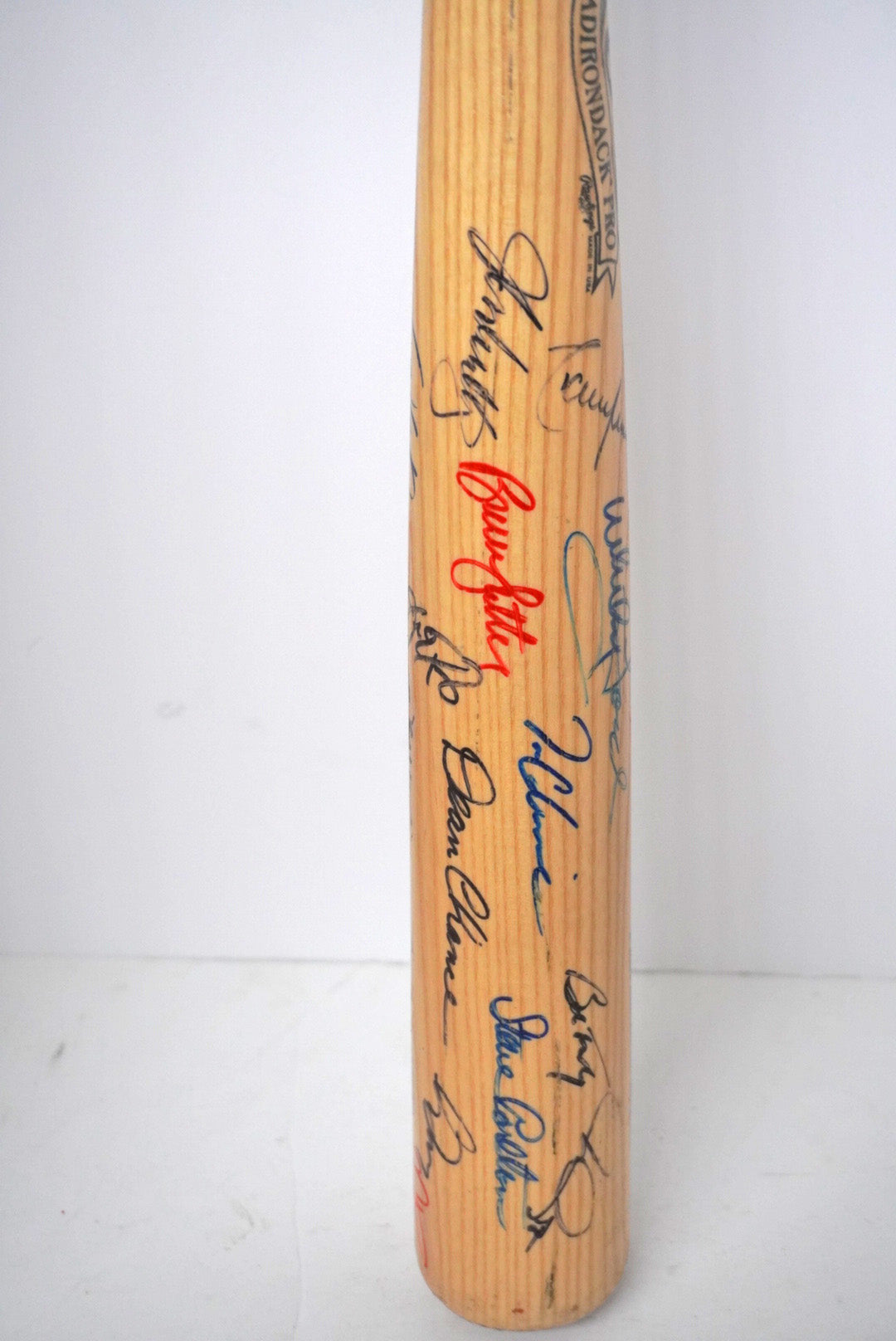 Cy Young award-winning pitchers Whitey Ford, Greg Maddux, Randy Johnson, 30 signed baseball bat