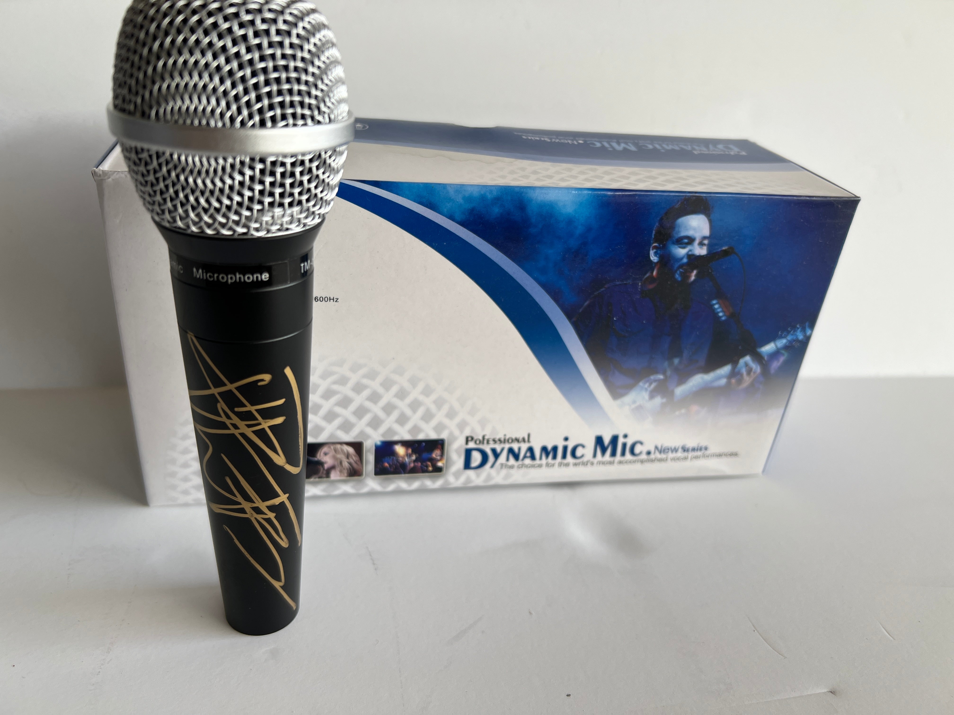 Dave Mattews microphone signed with proof