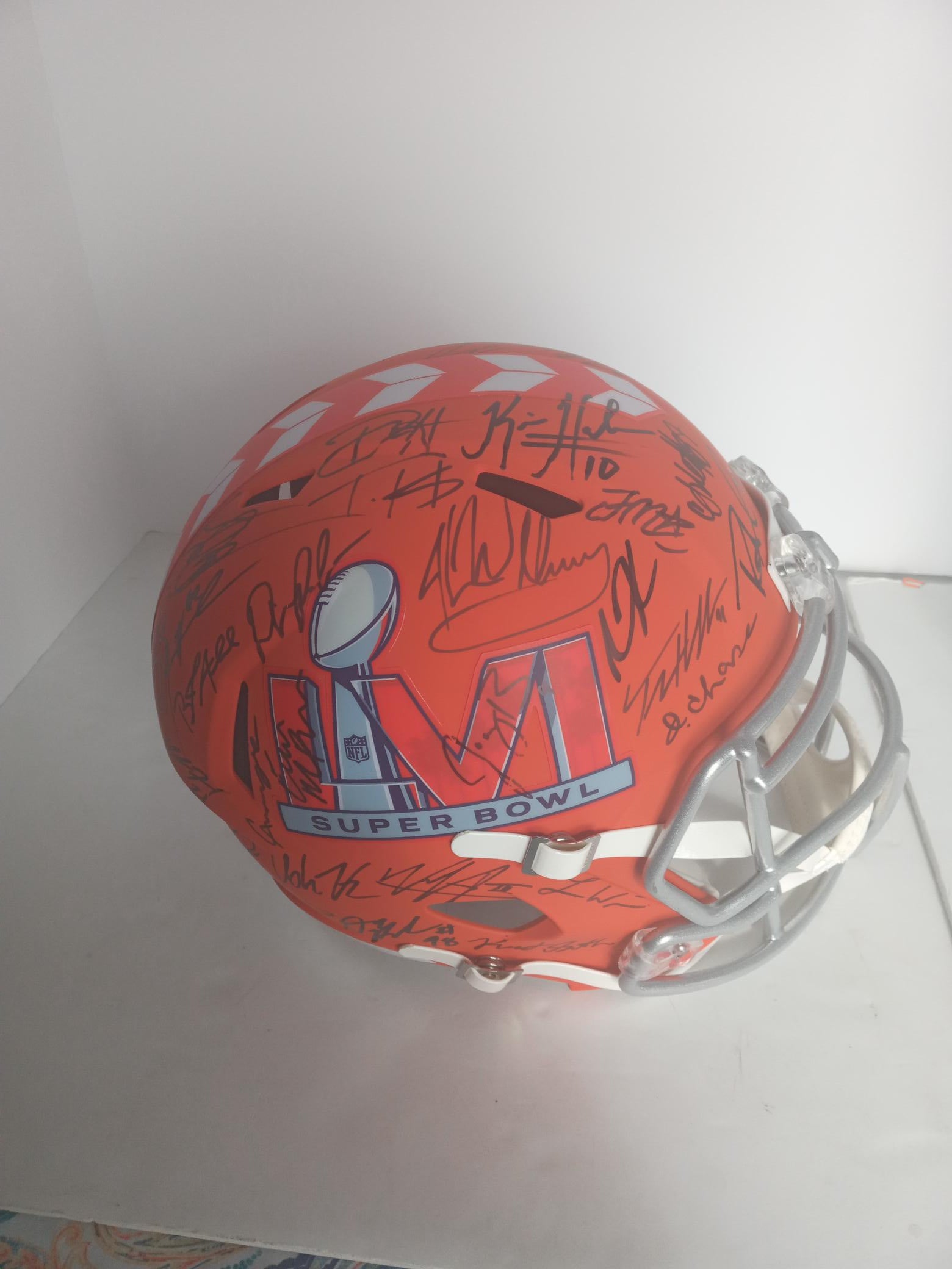 Joe Burrow, Jamarr Chase, Cincinnati Bengals 2021-22 team signed ball –  Awesome Artifacts