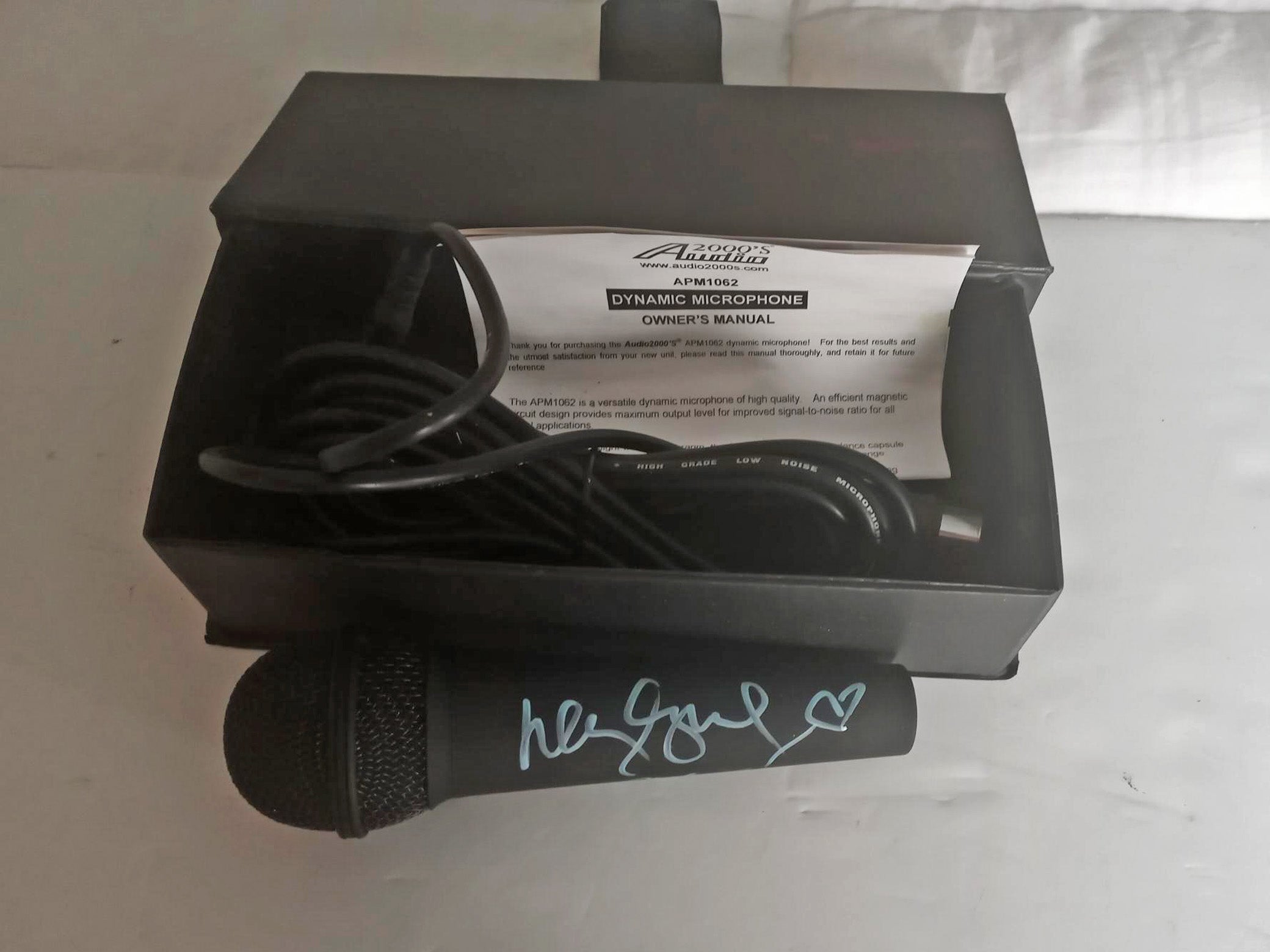 Miley Cyrus, Robin Thicke microphone signed with proof