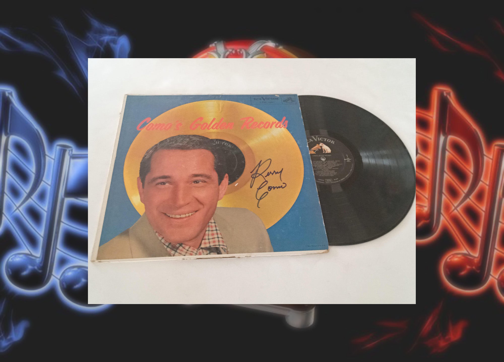 Perry Como 'Como's Golden Records' LP signed