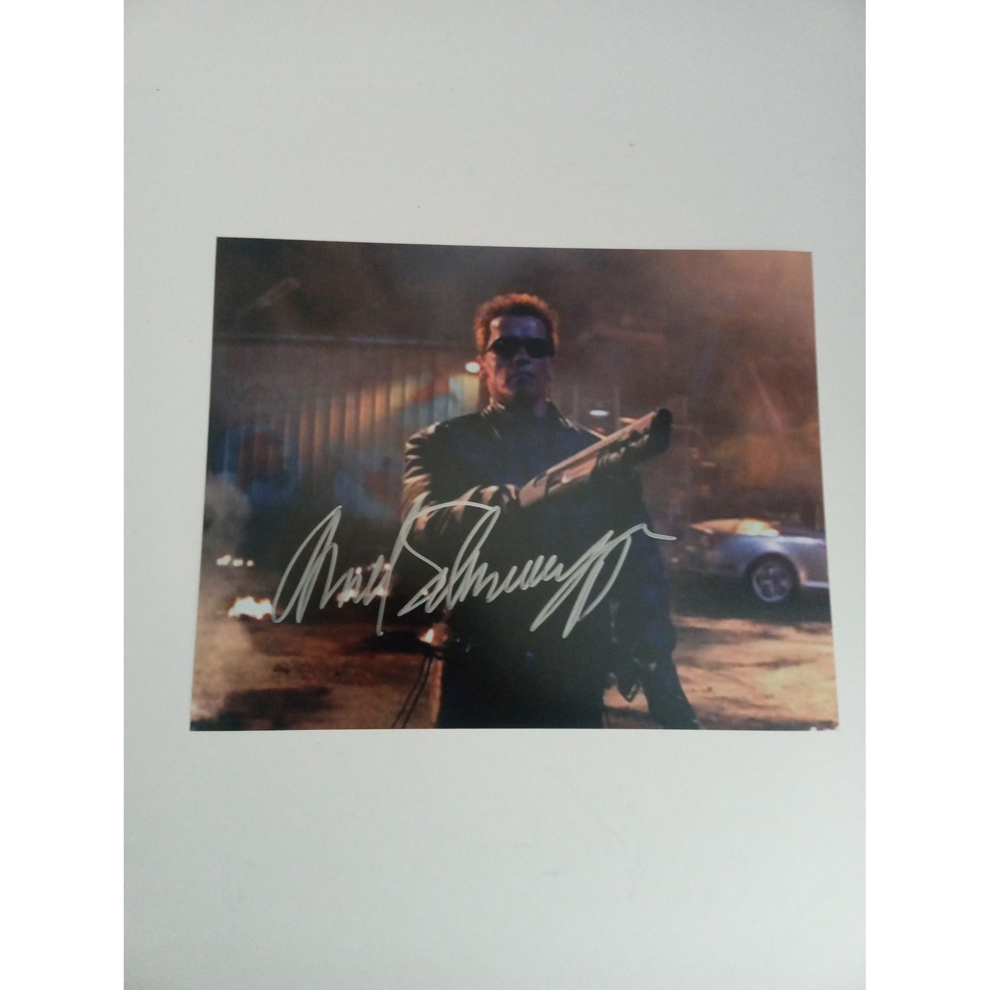 Arnold Schwarzenegger Terminator 8 x 10 signed photo with proof