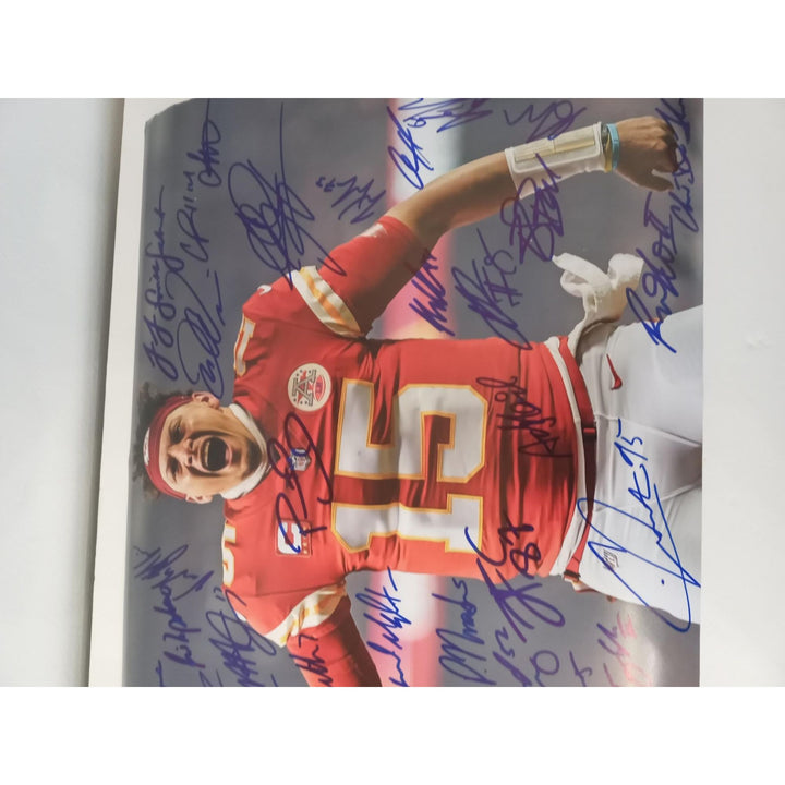 Patrick Mahomes Kansas City Chiefs 2022 team signed 16x20 photo