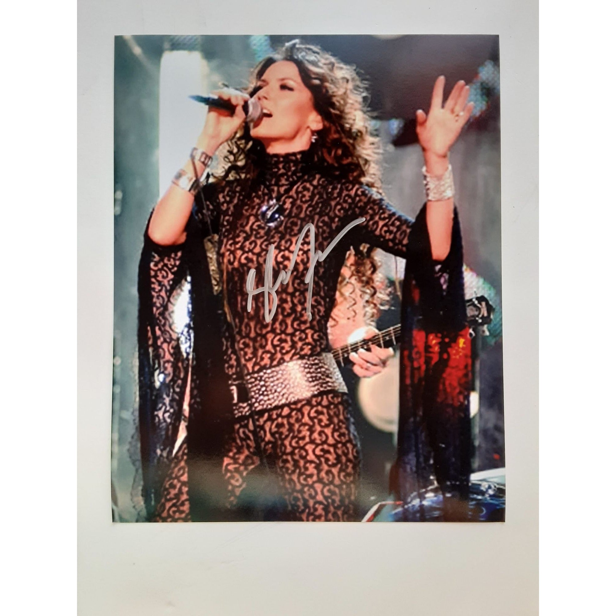 Shania Twain 8 x 10 signed photo with proof - Awesome Artifacts 