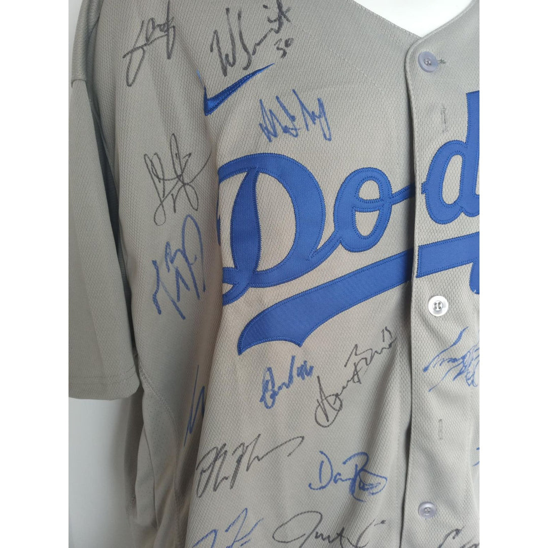 Freddie Freeman 2022 Los Angeles Dodgers team signed jersey with proof