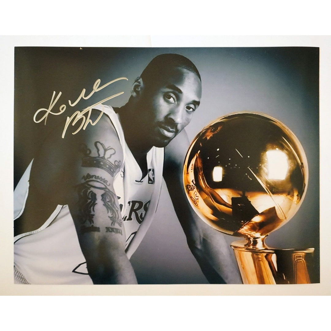 Kobe Bryant 8 by 10 signed photo with proof - Awesome Artifacts 