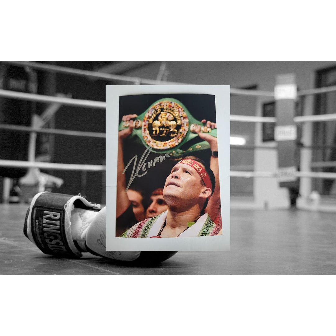 Julio Cesar Chavez 5 x 7 photograph signed