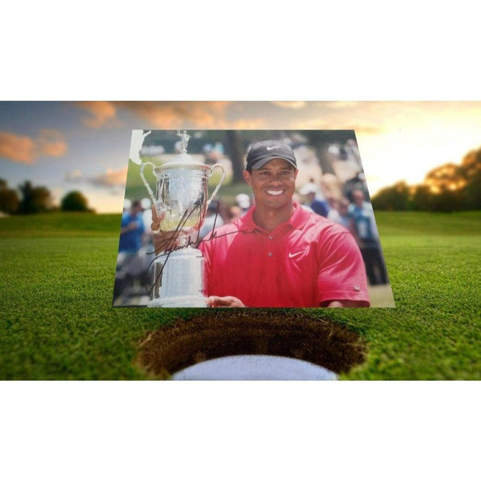 Tiger Woods 8 by 10 signed photo with proof
