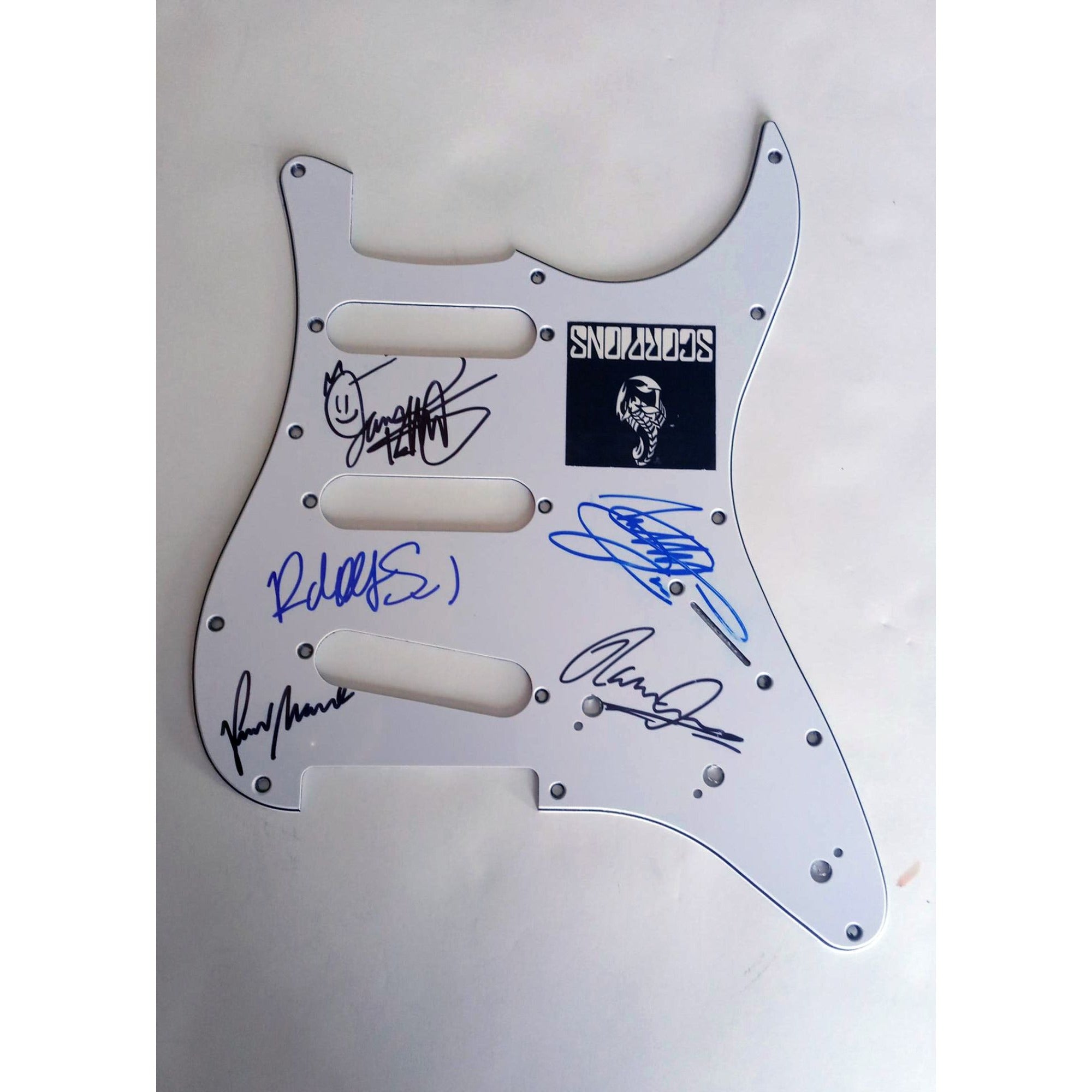 The Scorpions Klaus Meine, Rudolf Schenker, Jabs James, Kottack Maciwoda guitar pickguard signed with proof