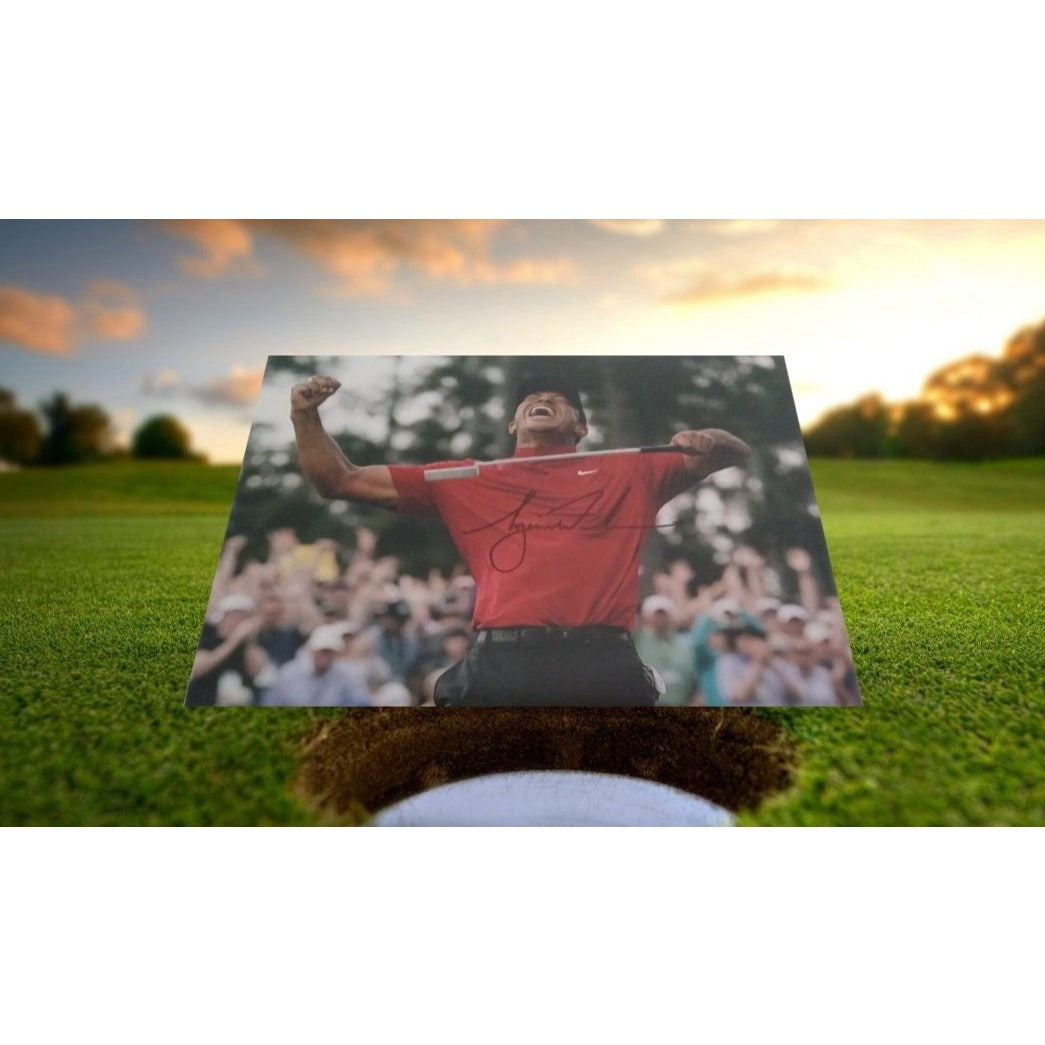 Tiger Woods 8 x 10 signed photo with proof - Awesome Artifacts 