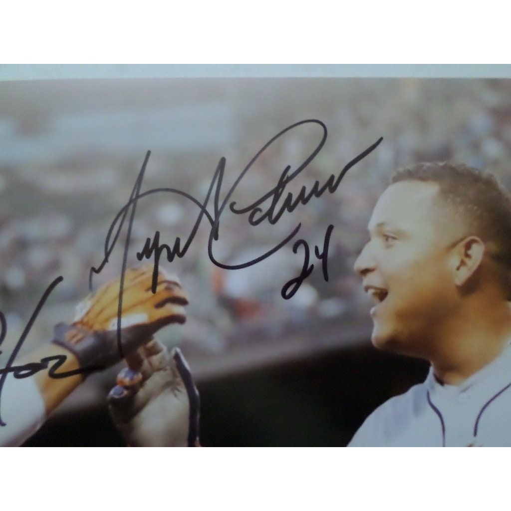 Victor Martinez Miguel Cabrera 8 x 10 sign photo - Awesome Artifacts 