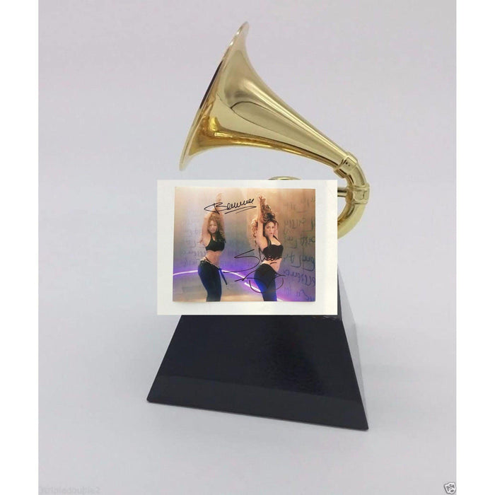Shakira Mebarak Ripoll, Rihanna Robyn Fenty 8 x 10 signed photo with proof