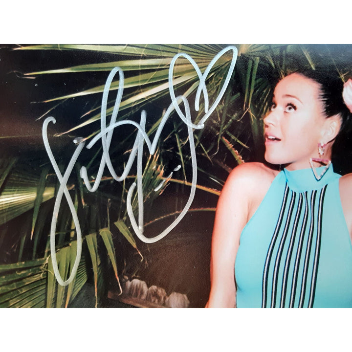 Katy Perry signed 8 x 10 photo with proof