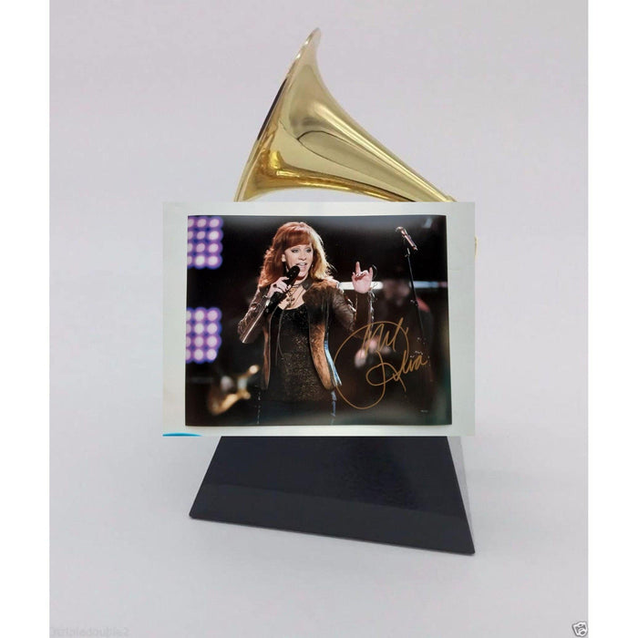 Reba McEntire 8 x 10 signed photo