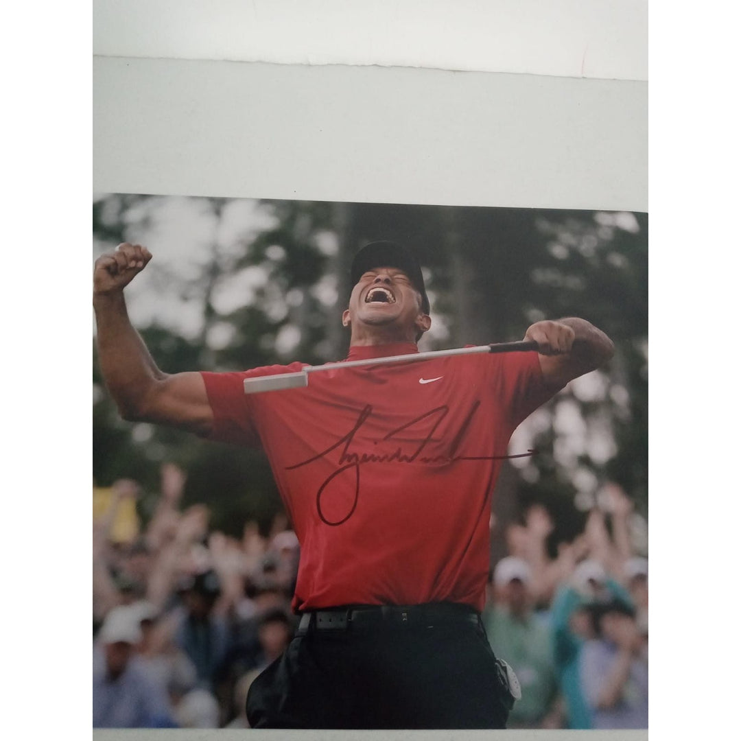 Tiger Woods 8 x 10 signed photo with proof - Awesome Artifacts 