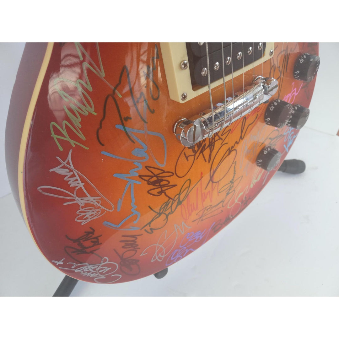 Gibson Maestro Les Paul electric guitar signed by the 30 greatest guitarists of all time Jimmy Page, Eric Clapton, Pete Townshend with proof