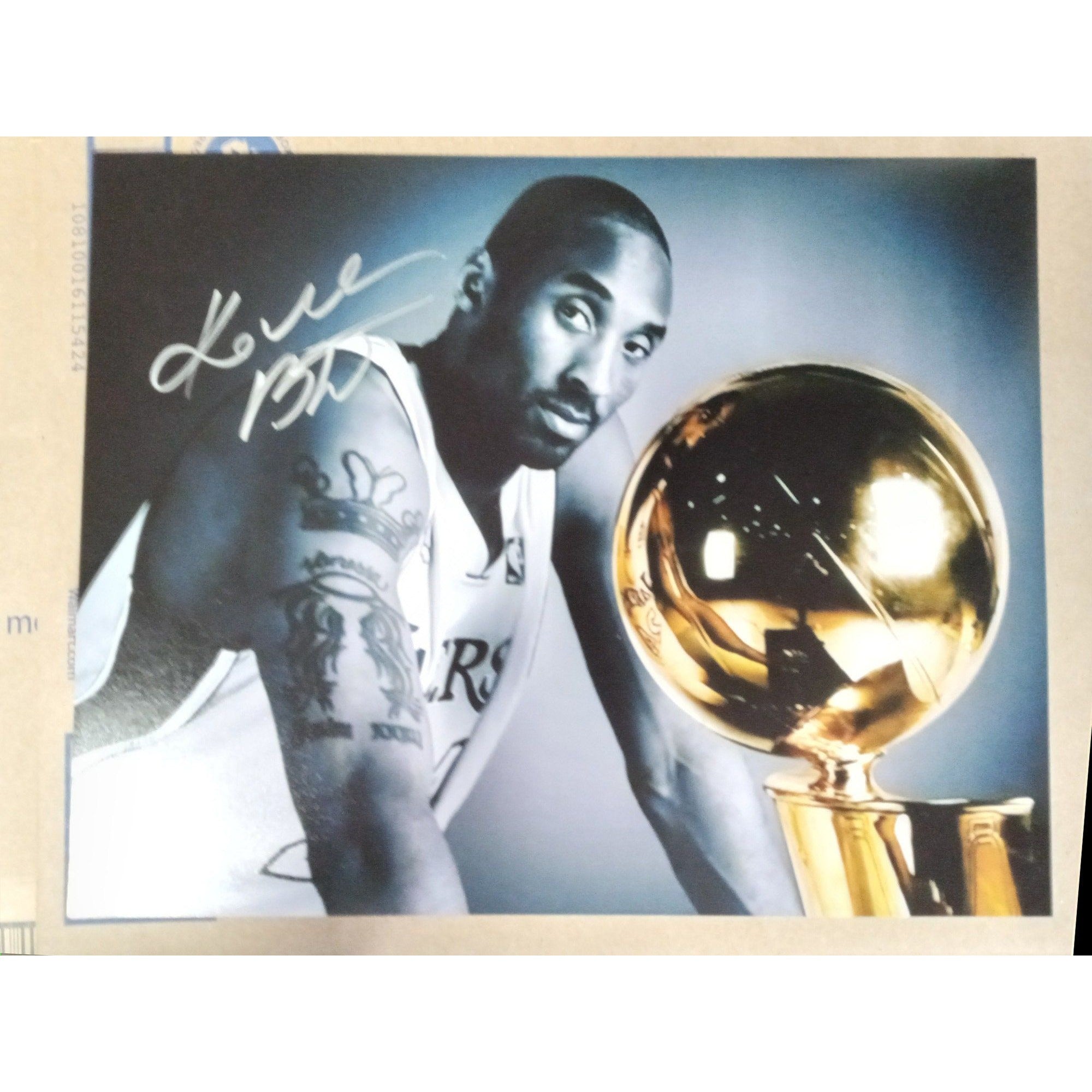 Kobe Bryant Los Angeles Lakers 8 by 10 signed photo with proof
