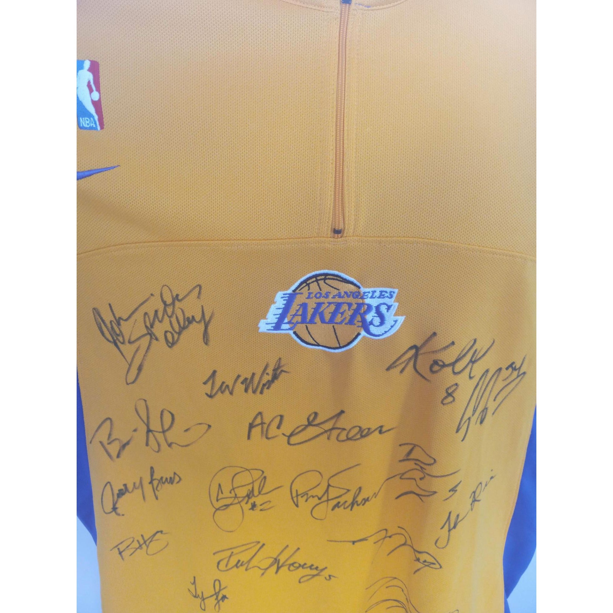 Awesome Artifacts Kobe Bryant Phil Jackson Shaquille O'Neal Los Angeles Lakers 2000 NBA Champions Nike Team Signed Shooting Shirt with Proof by Awesome Artifact