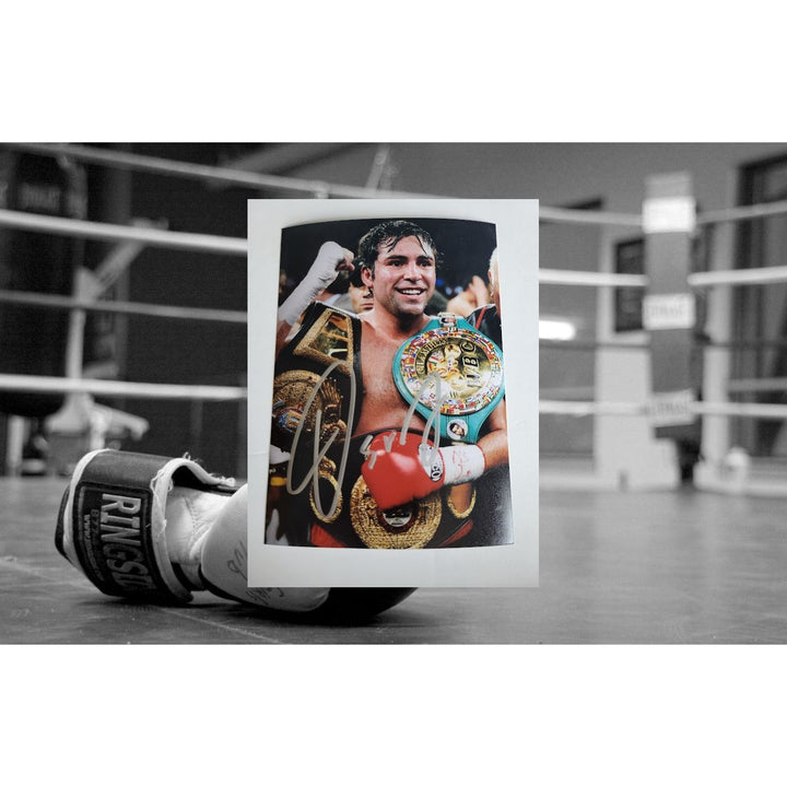 Oscar De La Hoya 5 x 7 photograph signed