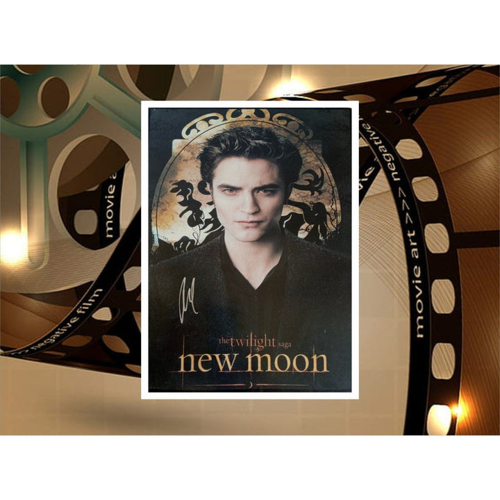 Robert Pattinson Twilight signed 15x11 photo with proof - Awesome Artifacts 