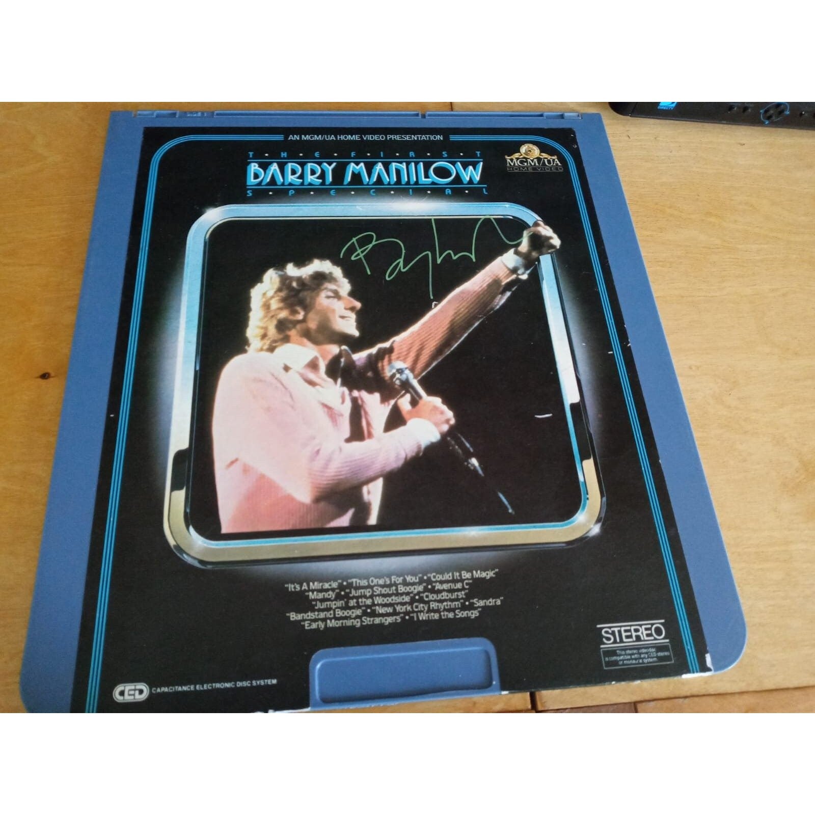 Barry Manilow RCA video disc vintage signed