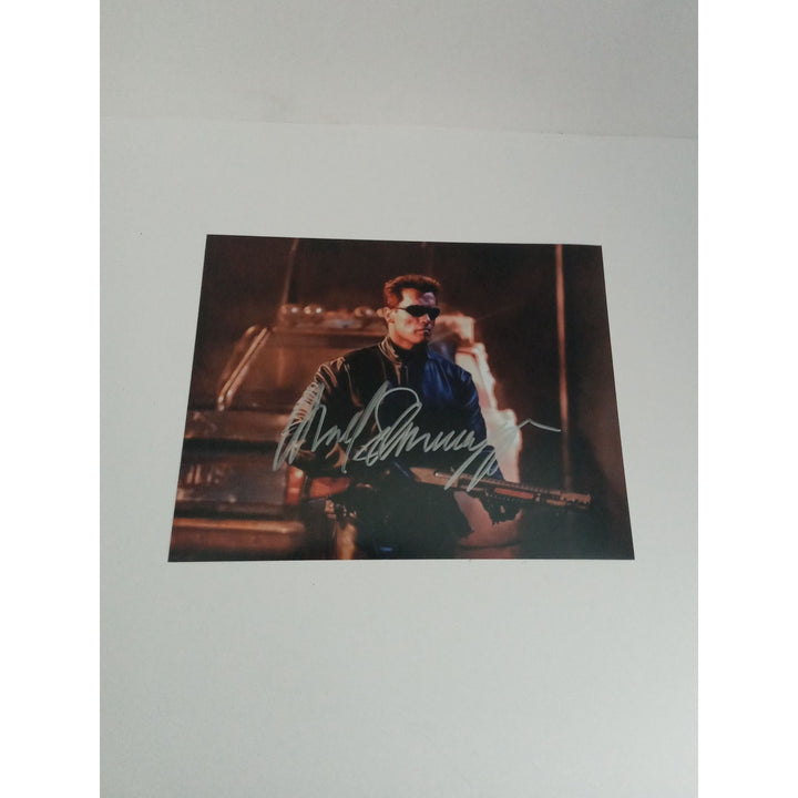 Arnold Schwarzenegger Terminator 8 x 10 signed photo with proof