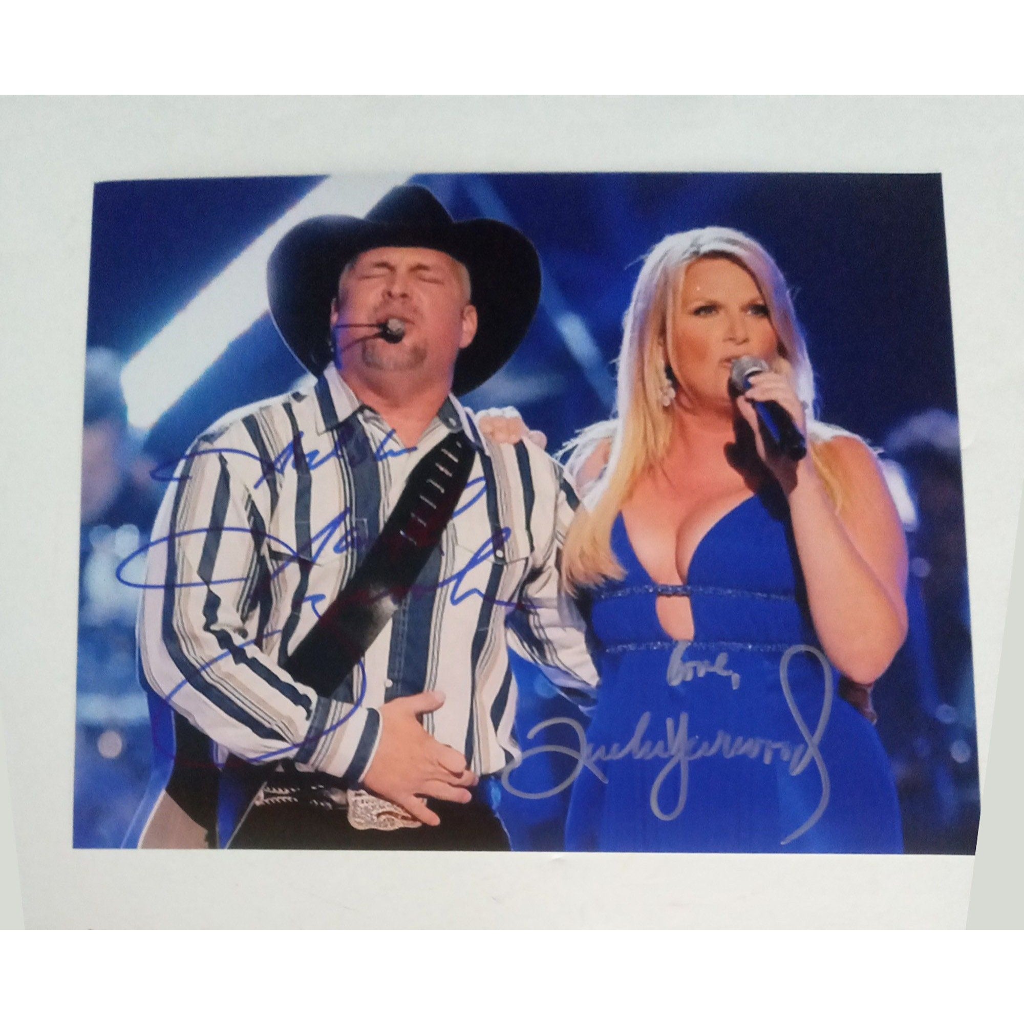 Garth Brooks and Trisha Yearwood 8 by 10 signed photo with proof