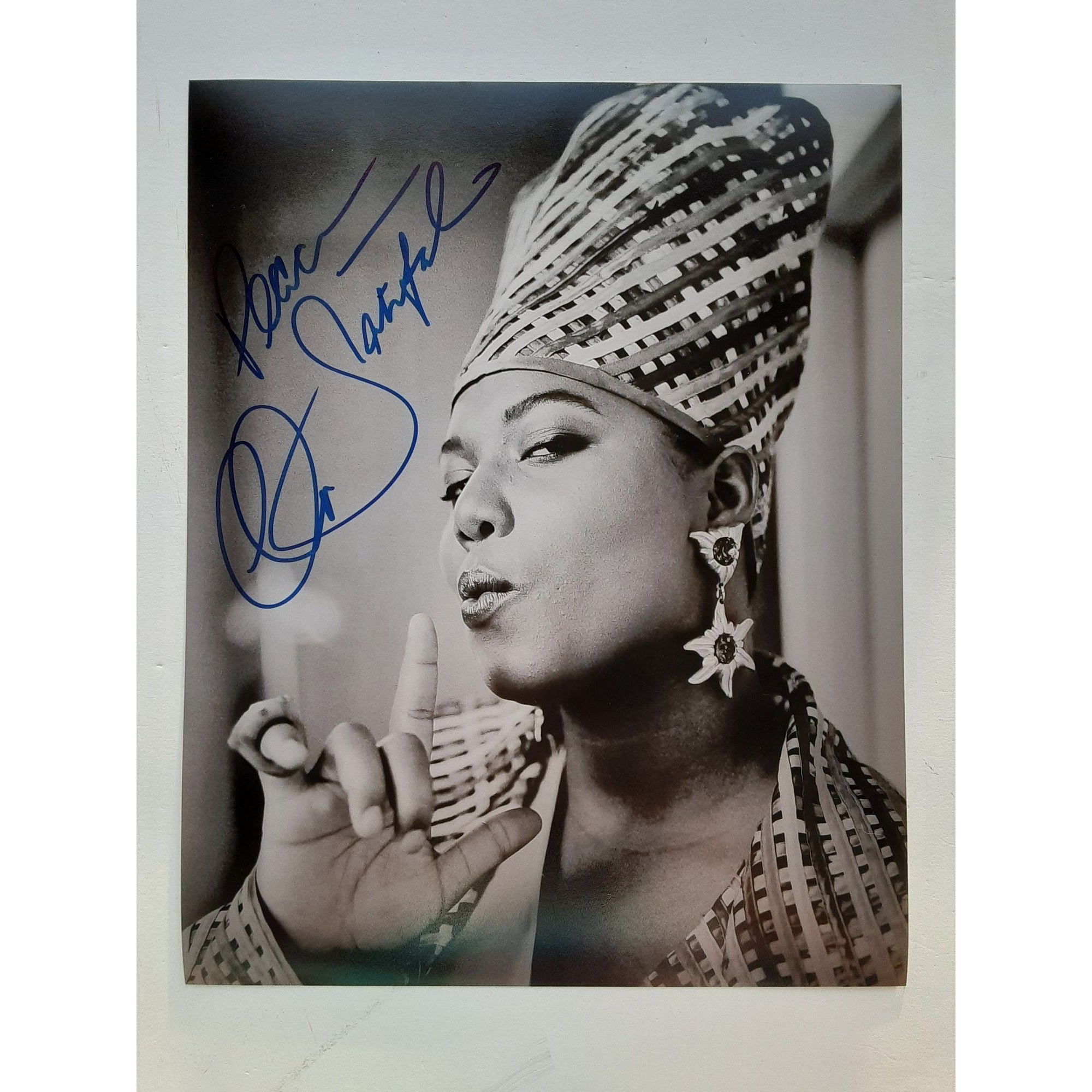 Queen Latifah, Dana Elaine Owens 8 by 10 signed photo with proof - Awesome Artifacts 