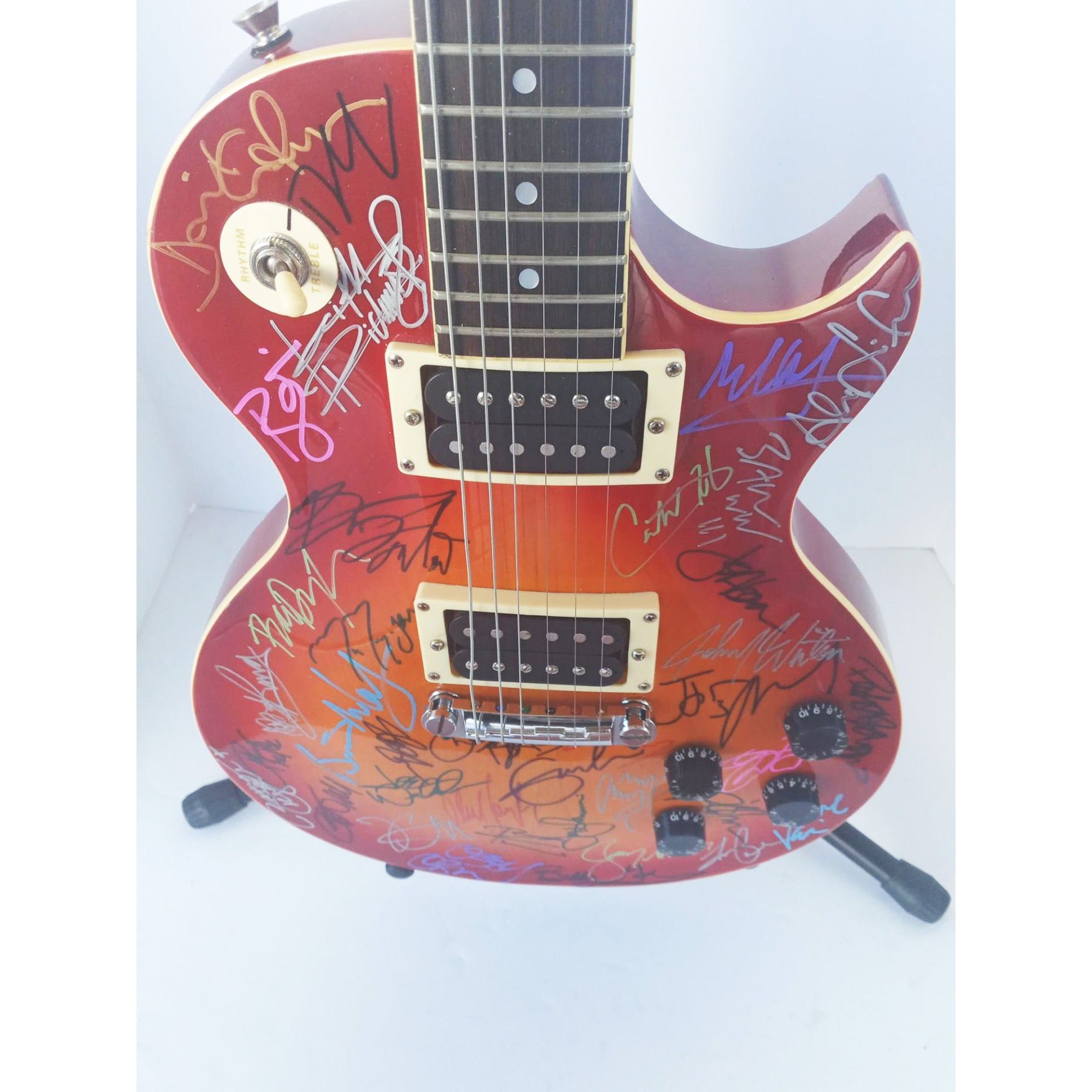 Gibson Maestro Les Paul electric guitar signed by the 30 greatest guitarists of all time Jimmy Page, Eric Clapton, Pete Townshend with proof
