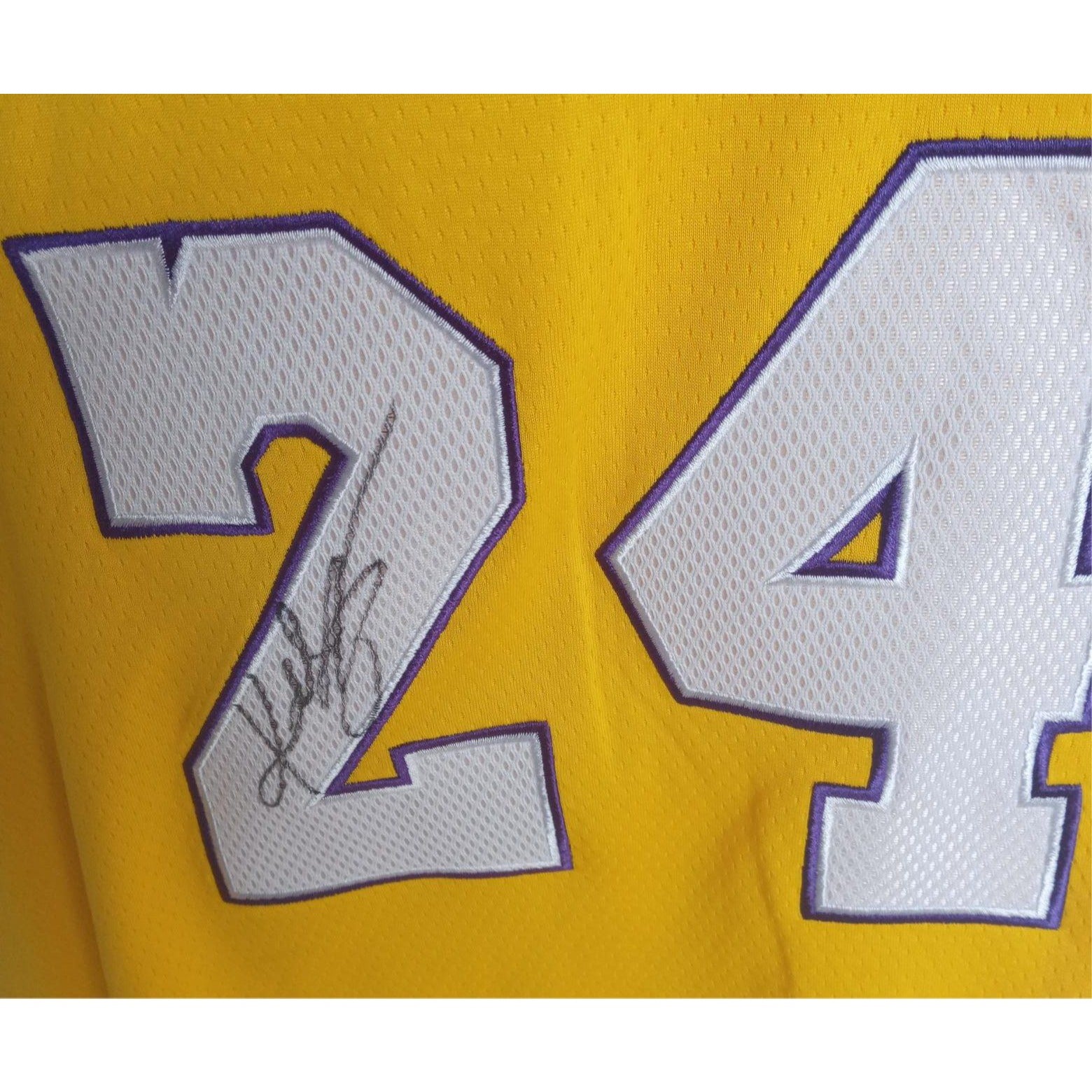 Kobe Bryant Los Angeles Lakers signed jersey 48 XL with proof