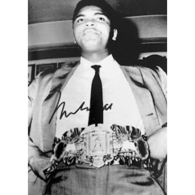 Muhammad Ali 5 x 7 photo signed with proof - Awesome Artifacts 