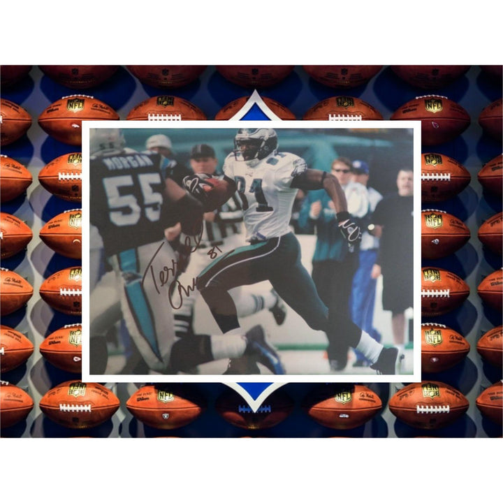 Philadelphia Eagles NFL Hall of Famer Terrell Owens 11 by 14 photo signed - Awesome Artifacts 