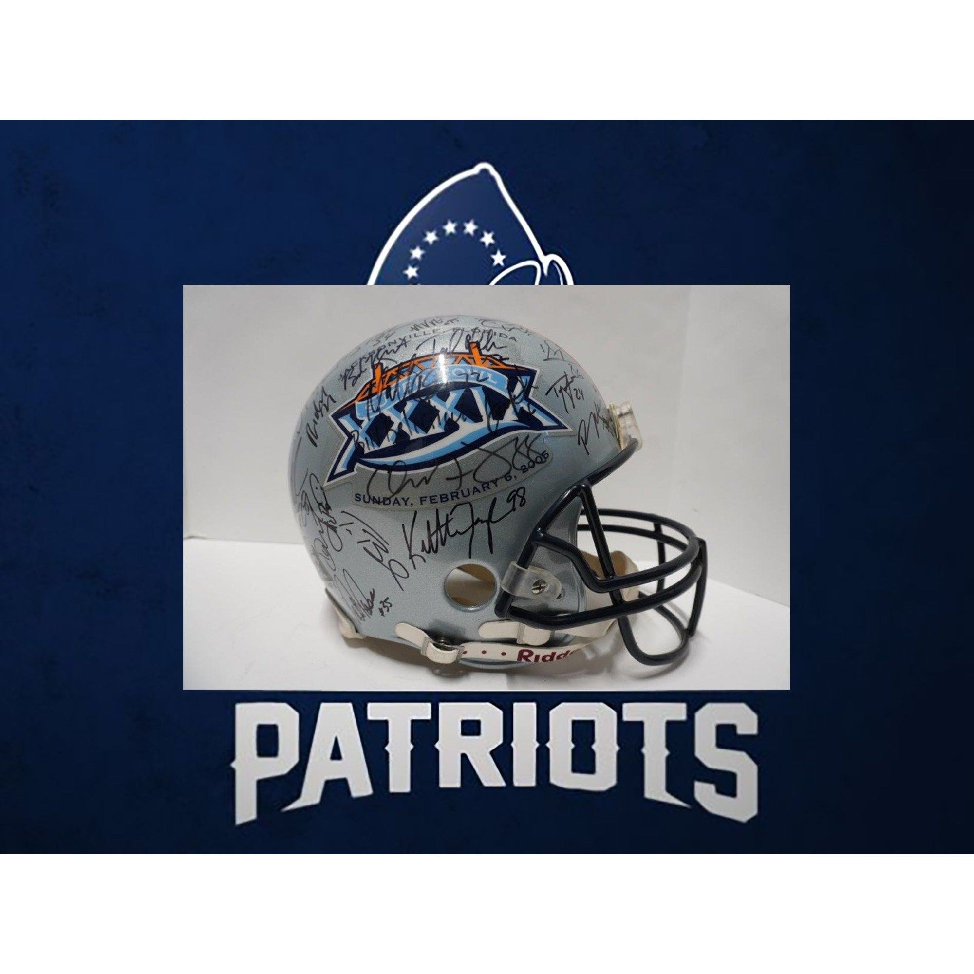 2004 New England Patriots Super Bowl Champs Team Signed Helmet Tom