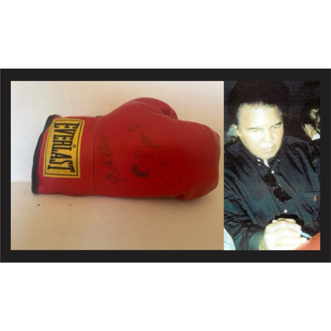 Muhammad Ali leather Everlast boxing gloves signed with proof - Awesome Artifacts 