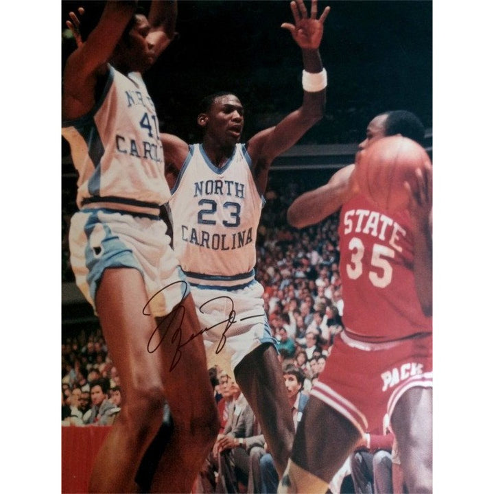 Michael Jordan North Carolina Tar Heels 16 x 20 photo signed with proof - Awesome Artifacts 