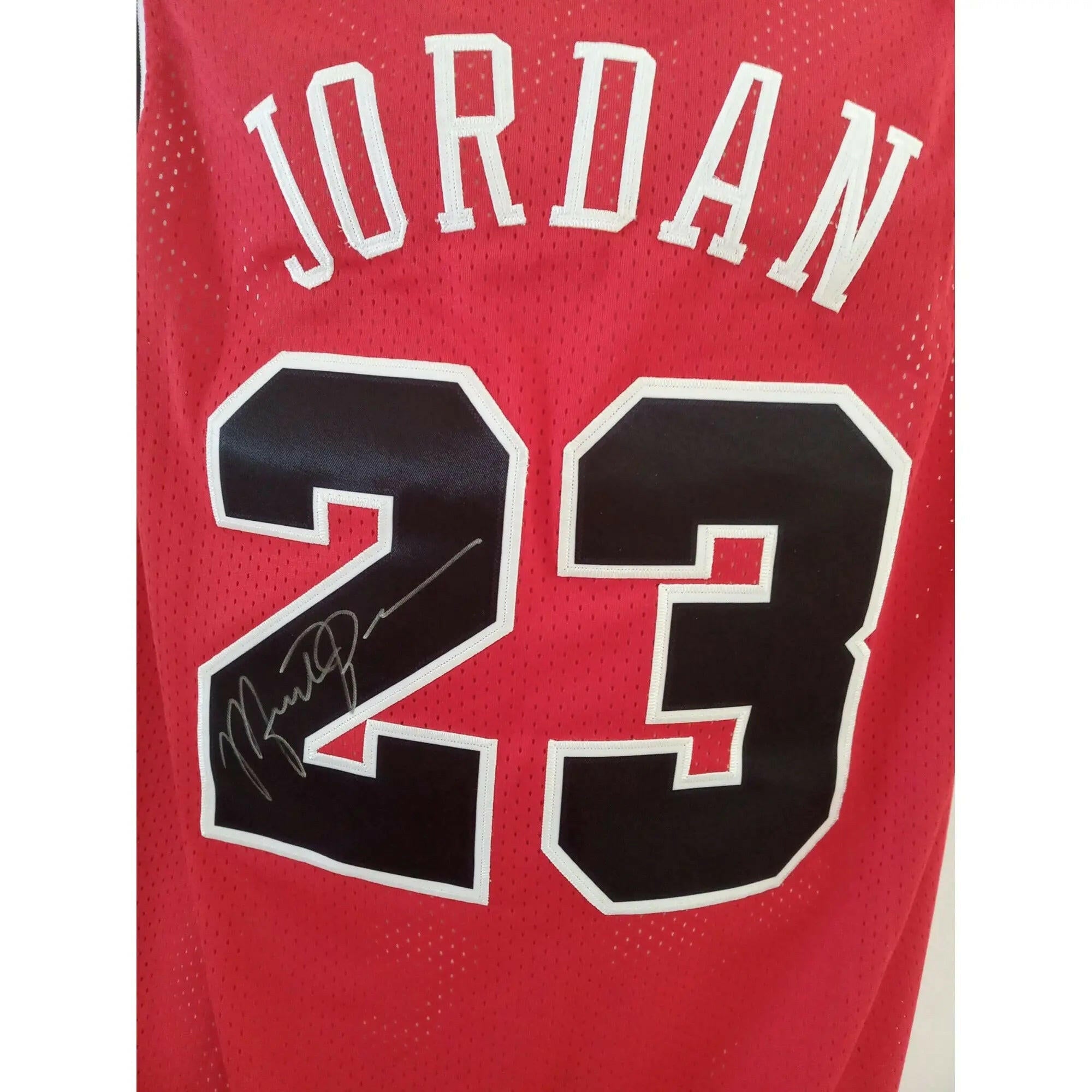 Michael Jordan Chicago Bulls promodel signed jersey with proof
