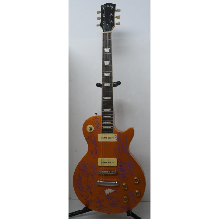 2000 Kobe Bryant Shaquille O'Neal LosLos Angeles Lakers NBA champs Les Paul guitar signed with proof