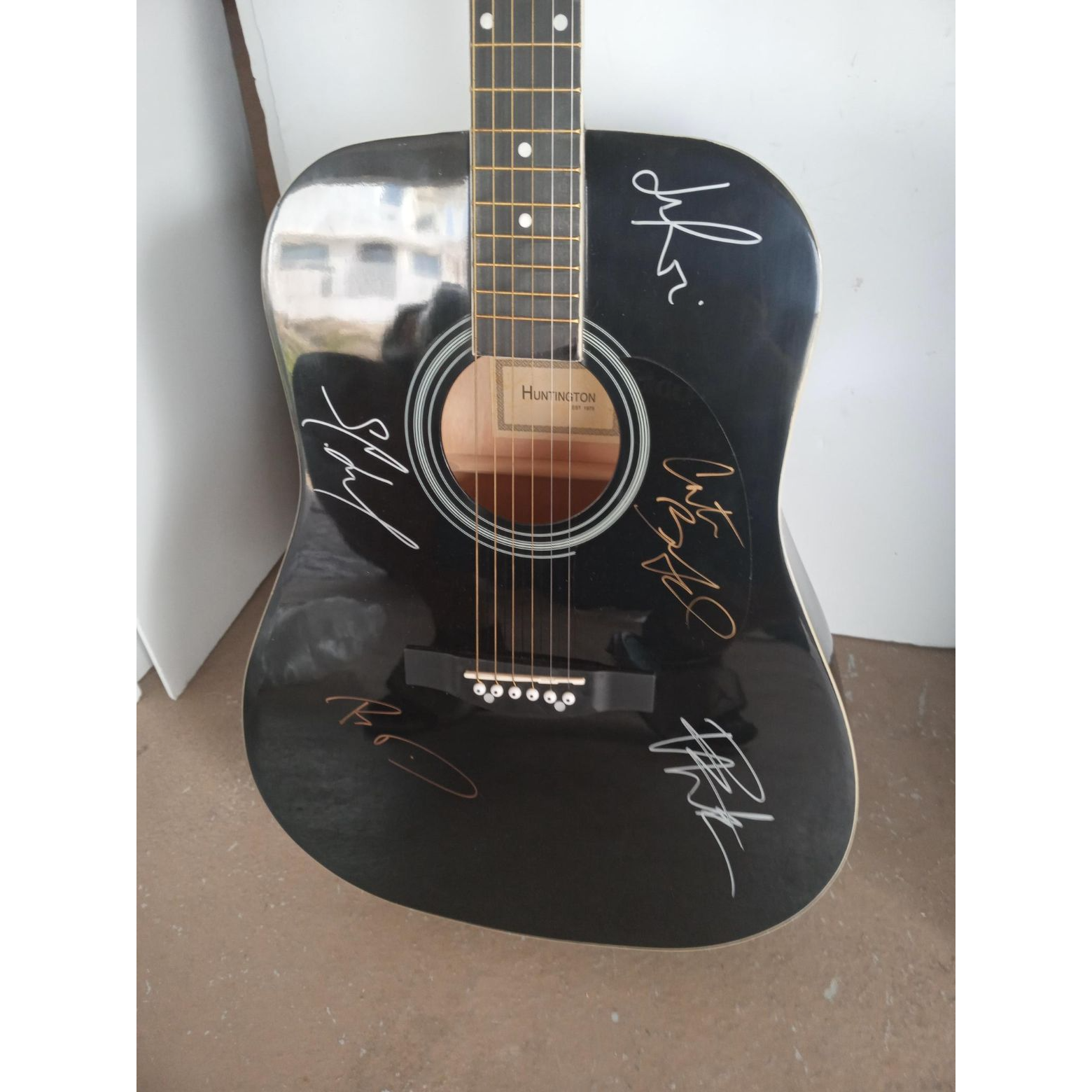 Dave Matthews, LeRoi Moore , Boyd Tinsley, Stephan Lessard, Carter Buford 39-in Huntington acoustic guitar signed with proof