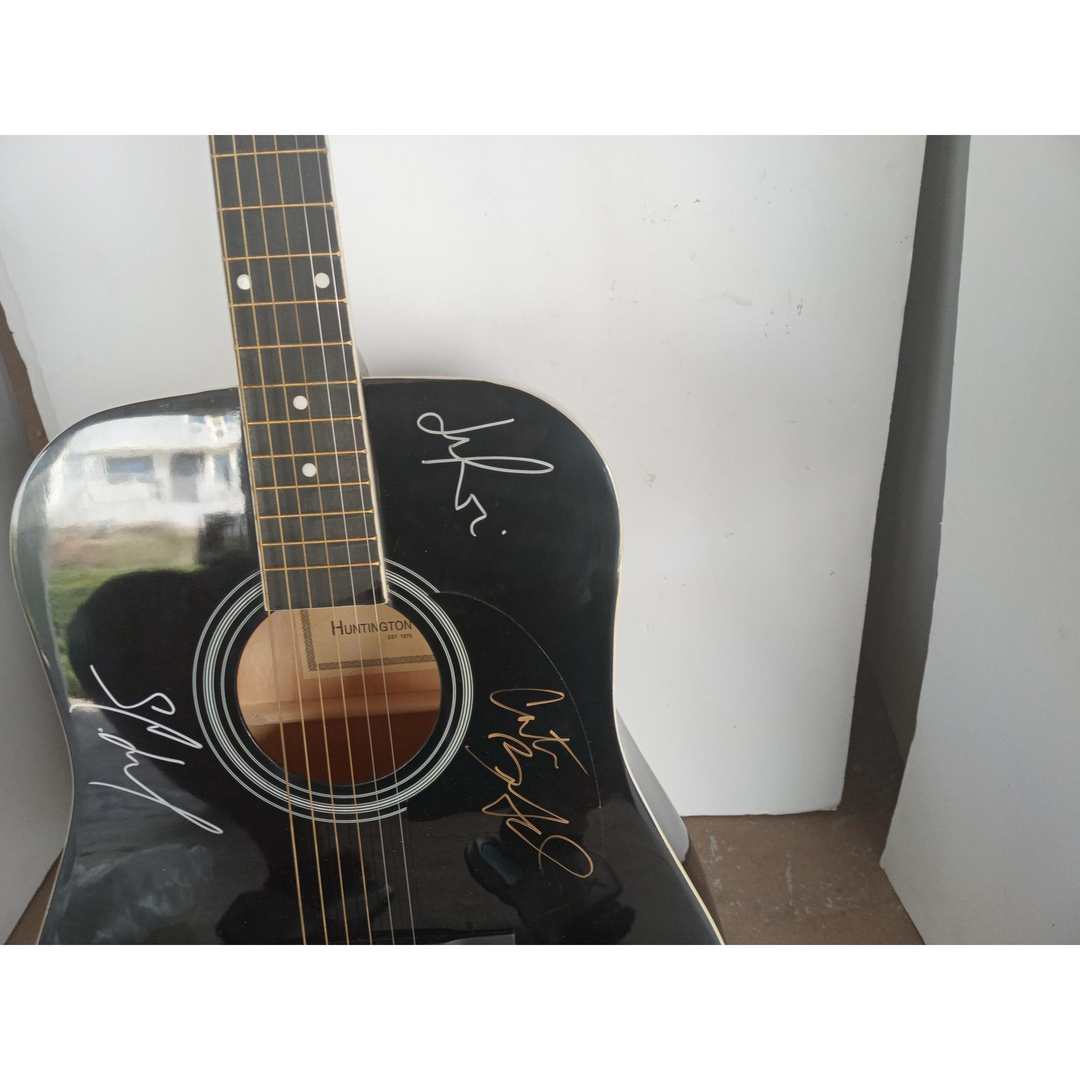 Dave Matthews, LeRoi Moore , Boyd Tinsley, Stephan Lessard, Carter Buford 39-in Huntington acoustic guitar signed with proof